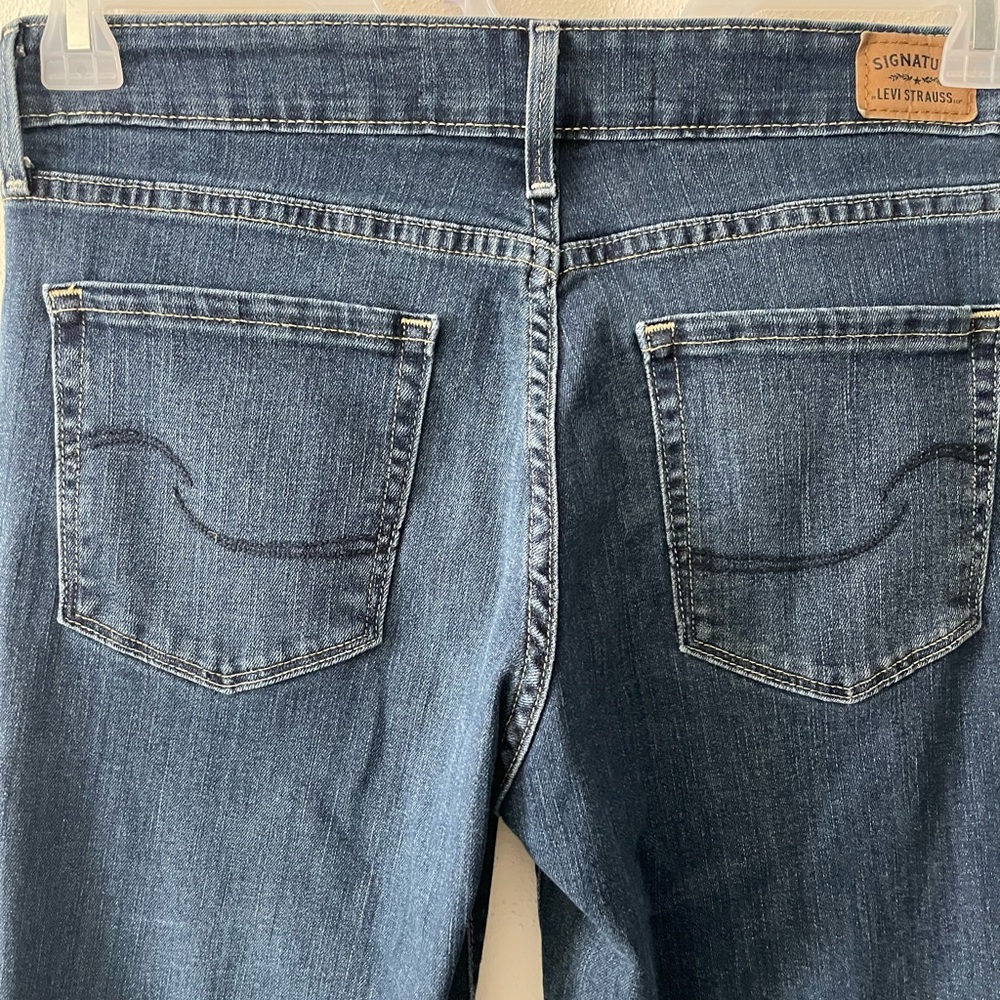 Mid rise boot cut Levi jeans size 28/6